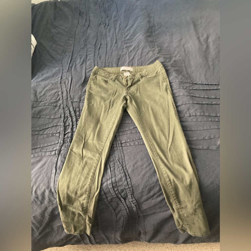 Straight leg colored jeans. Green.
